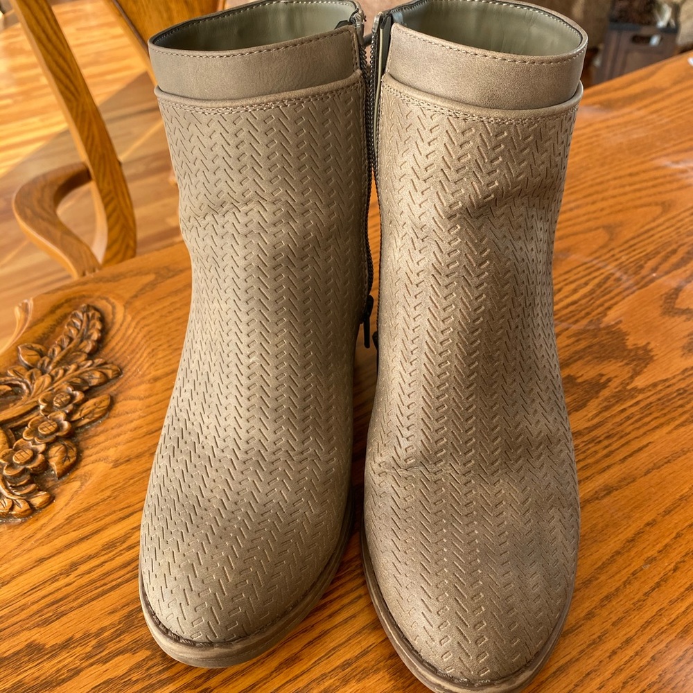 Roxy Textured Lace-Up Back Heeled Booties